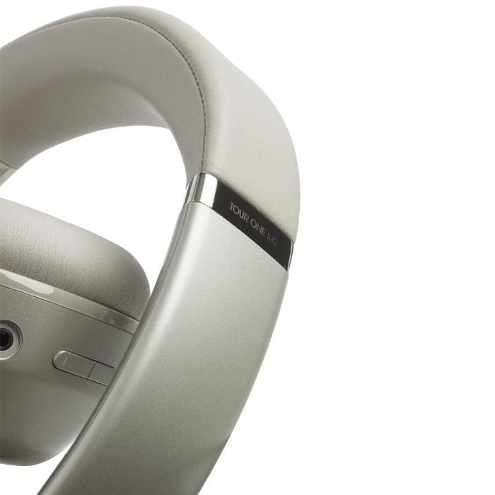JBL Tour One M2 | Écouteurs circum-auriculaires - Sans fil - Bluetooth - Réduction de Bruit Adaptative - Champagne-SONXPLUS.com