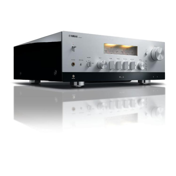 Yamaha RN2000A | Récepteur réseau hi-fi stéréo avec MusicCast - 120 W + 120 W - Airplay - Argent-SONXPLUS.com